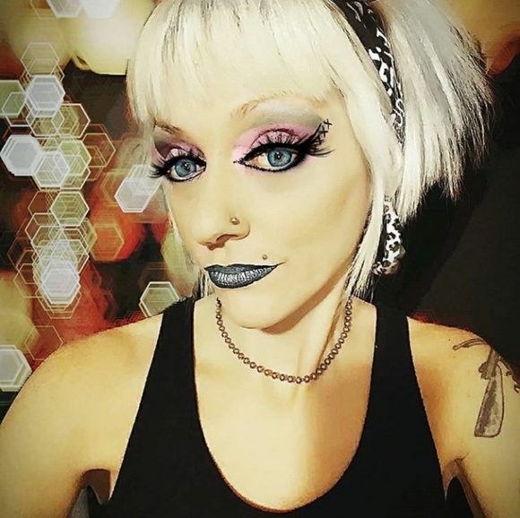 Meet your Posher, Bridget - Picture 4 of 5